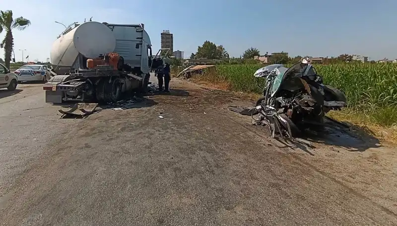 Adana'da Otomobil ve Kamyona Tanker Çarpınca Feci Kaza: 4 Yaralı