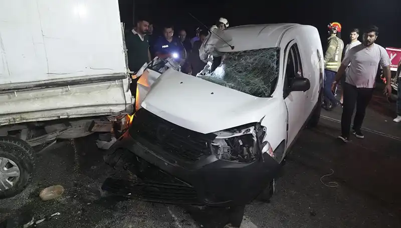 İstanbul'da Feci Kaza: 3 Kişi Yaralandı, Detaylar Şok Edici