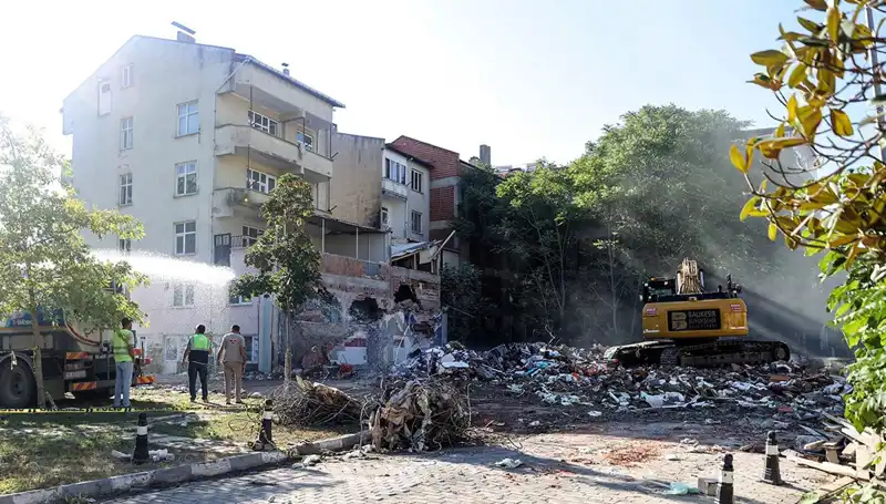 Sındırgı'da Deprem Artçıları Devam Ediyor: 4.0, 3.6, 3.9 Şiddetinde Sarsıntılar