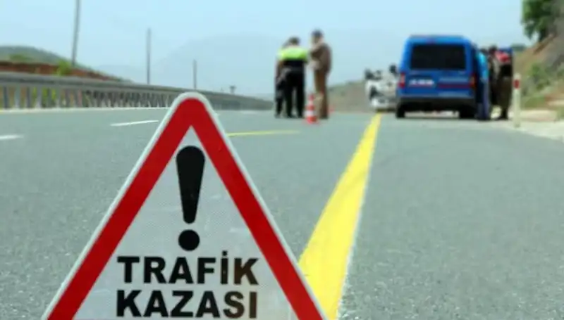 Otomobil ve Hafif Ticari Araç Çarpıştı: Facianın Ardında 6 Ölü