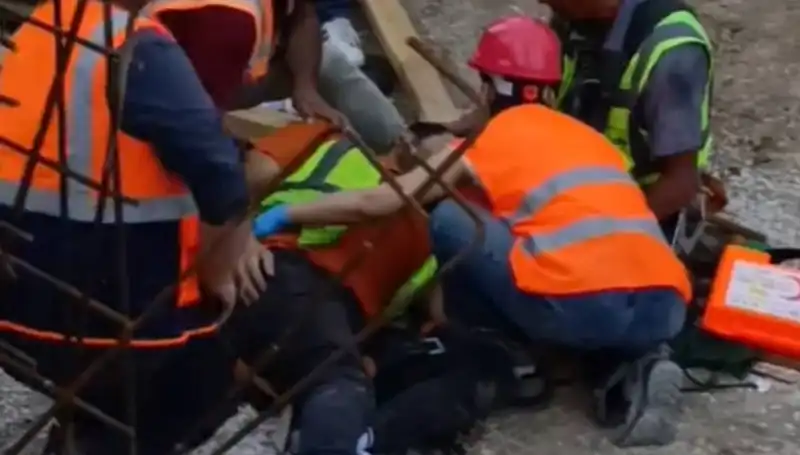 Adana'da İnşaat Alanında İş Kazası: İki İşçi Yaralandı