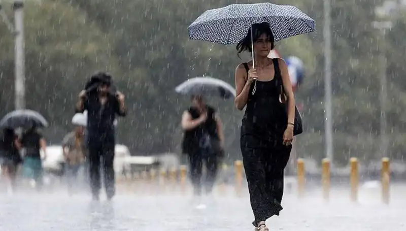 İstanbul ve Ankara'yı Etkileyecek Sağanak Yağış Uyarısı Yapıldı