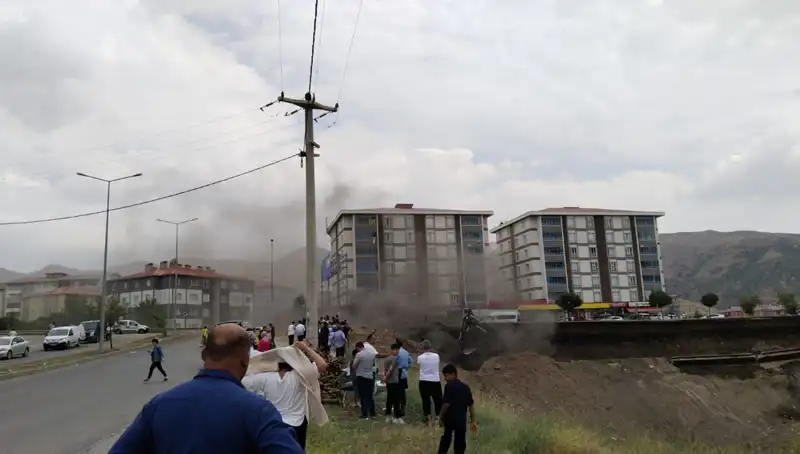 Bitlis'te Doğalgaz Hattında Meydana Gelen Patlama, Şehirde Panik Yarattı