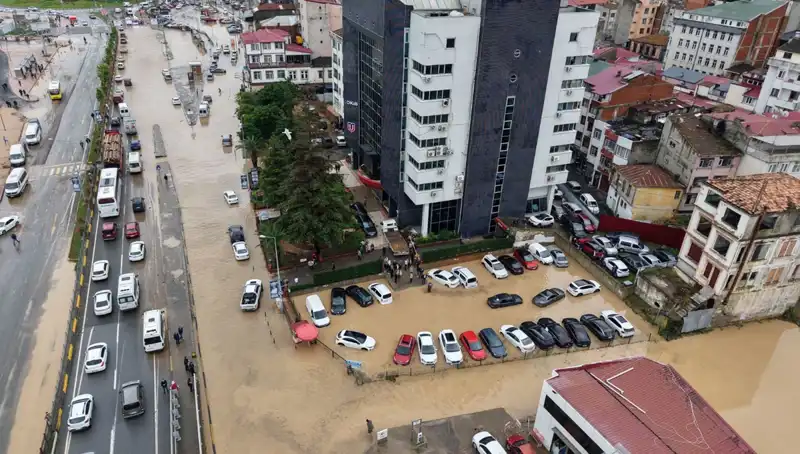 Trabzon'da Sel Felaketi: Kayıp Kişi İçin Umutlar Tükenmiyor
