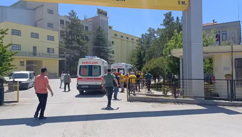 Çorum'daki Un Fabrikasında Patlama: Bir Yaralı Durumu Ağır, 9 Kişi Hastaneye Kaldırıldı