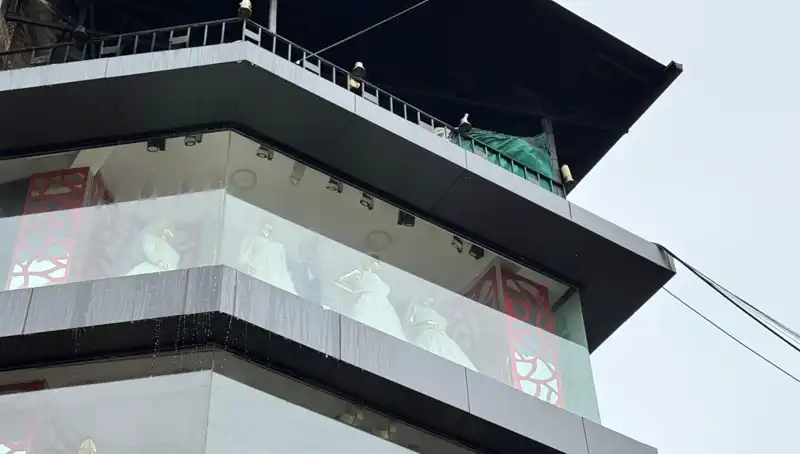Giyim Mağazasında Korkutan Yangın: Müşteriler Panik Halinde Tahliye Edildi