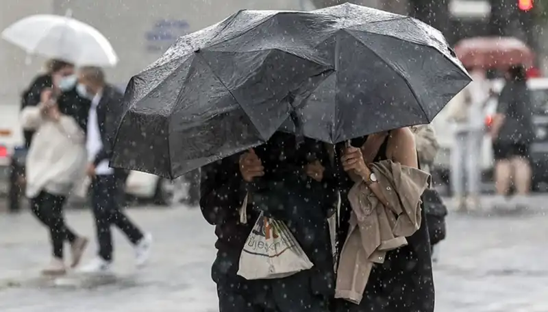 Kış Soğuğu Geri Dönüyor: İstanbul'u Bekleyen Sağanak Yağışlar Neler Getirecek?