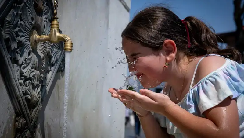 Türkiye’nin 16 Şehrinde Sıcaklık Rekorları Kırılıyor: 40 Dereceyi Geçen Yağmursuz Günler