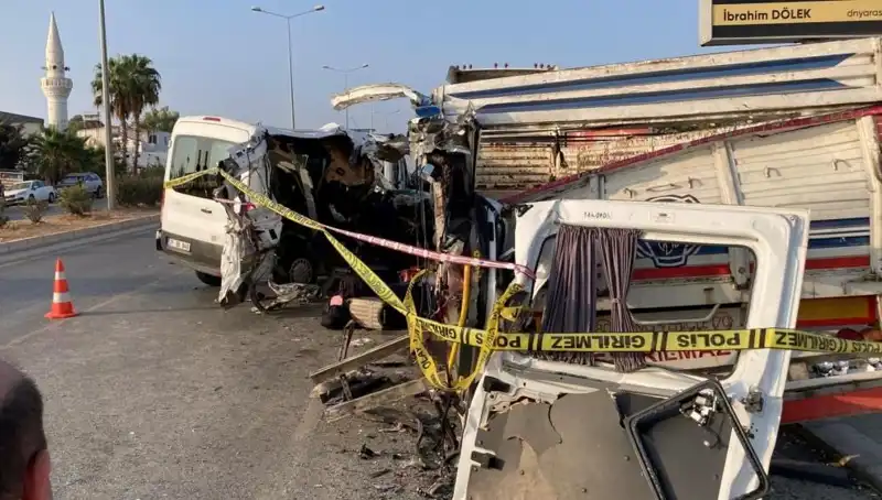 Mersin'de Tatil Yolunda Feci Kaza: Canları Celağından Aldı!