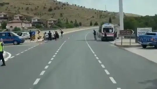 Elazığ'da Feci Kaza! İki Otomobil Çarpıştı, Yaralılar Hastaneye Kaldırıldı