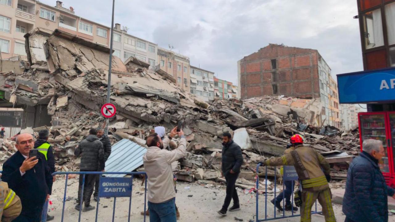 İstanbul Güngören'de Bina Çöktü