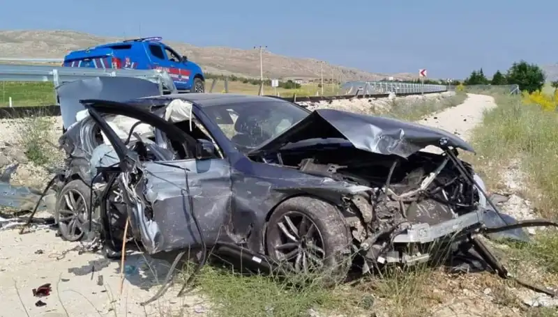 Sivas’ta Korkutan İki Trafik Kazası: 9 Yaralı Hastaneye Kaldırıldı!