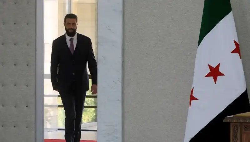 Paris'te Şara-Macron Zirvesi: Fransa'nın Yeni Suriye Stratejisi