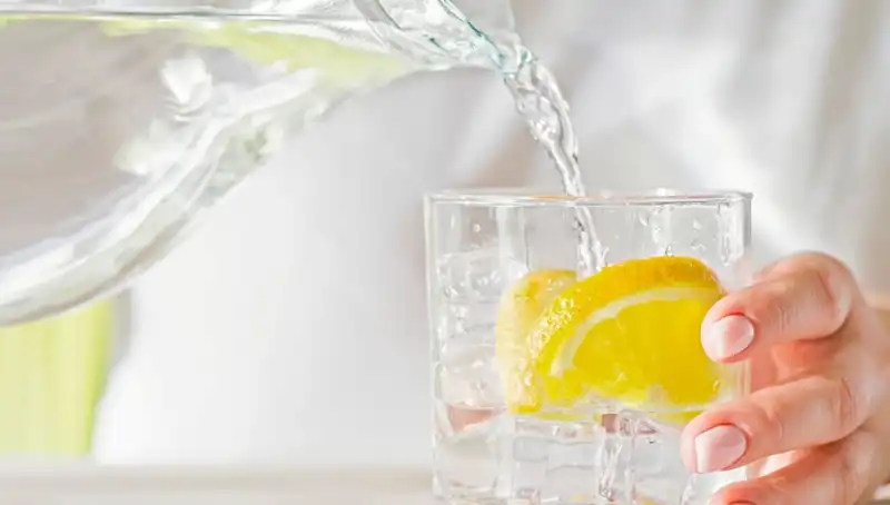 Limonlu Su Tüketmenin 8 Şaşırtıcı Faydası: Sağlığınızı Nasıl Geliştirir?