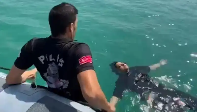 Baraj Gölünde Yaşanan Korkunç Olay: Kadın Gemi Adamları Tarafından Kurtarıldı