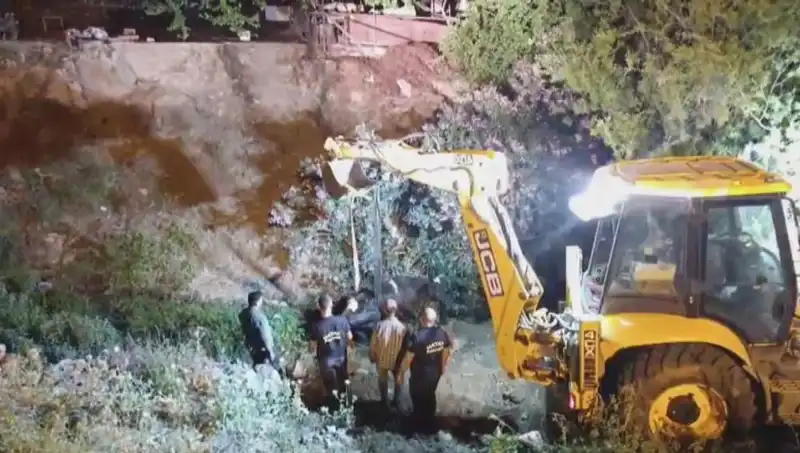 Hatay’da İnek İçin Yapılan Kurtarma Operasyonu Göz Doldurdu