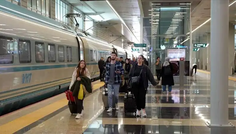 YHT'lerde Yeni Ek Sefer Duyurusu: Tatil Dönemi Yoğunluğuna Yanıt!